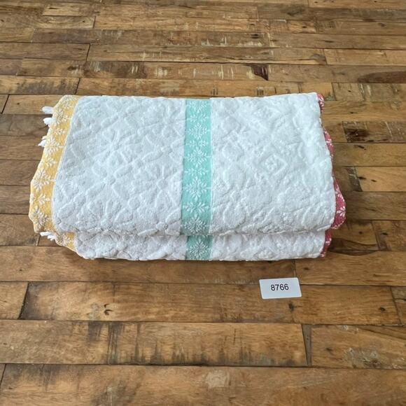 Pioneer Woman Bath Towels Set of 2 27" x 52" Sculpted Stripe Coral With Tassels - Picture 7 of 7